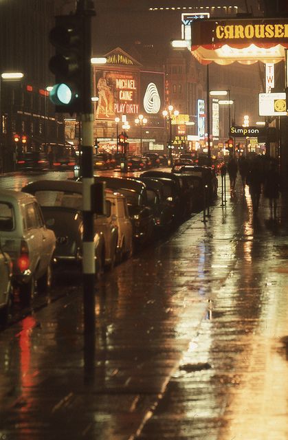 #Sixties #England 1969 - #London #Piccadilly looking towards Piccadilly Circus Midwife Aesthetic, Sherlock Aesthetic, Chocolate Chai, London Girl, London Dreams, London Aesthetic, London History, Piccadilly Circus, Rainy Night