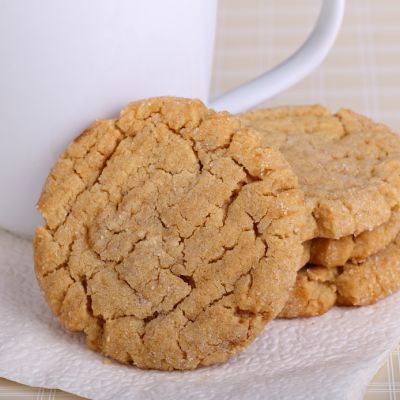 Copycat Mrs. Fields Peanut Butter Cookies @keyingredient #peanutbutter Instant Oatmeal Cookies, Reese's Recipes, Instant Oatmeal Packets, Homemade Peanut Butter Cookies, Cookies Jar, Special Cookies, Mrs Fields, Gluten Free Peanut Butter Cookies, Food Cookies