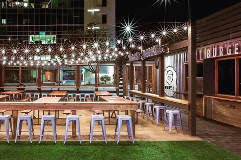 Long Beach’s Popular Shipping Container Park Grows Into Garden Grove, and More - Eater LA Beer Garden Ideas, Container Park, Shipping Container Restaurant, Food Court Design, Outdoor Restaurant Patio, Ideas Terraza, Container Restaurant, Container Cafe, Container Bar