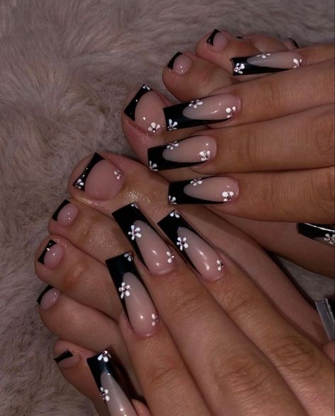 Black And White Nail, Black And White Nail Designs, Acrylic Toe Nails, Black Acrylic Nails, Easy Nails, Girly Acrylic Nails, French Acrylic Nails, Short Square Acrylic Nails, White Nail Designs