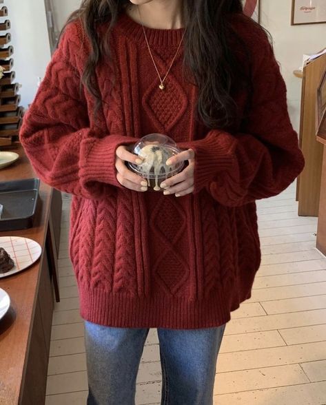 Korean Christmas Outfit, Downtown Outfits, Looks Street Style, Winter Fits, Red Sweater, Baggy Pants, Mode Inspo, Autumn Outfit, Outfit Inspo Fall