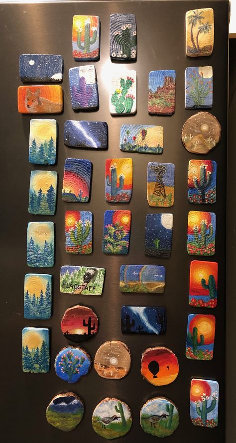 Wooden Fridge Magnets Diy, Magnet Art Ideas, Fridge Magnets Painting Ideas, Creative Fridge Magnets, Clay Art Fridge Magnet, Handmade Magnets Ideas, Polymer Clay Refrigerator Magnets, Hand Painted Fridge Magnets, Painted Magnets Ideas