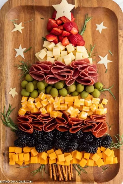 Christmas Tree Charcuterie Board - Festive Party Idea Christmas Eve Dinner, Christmas Cheese Boards, Christmas Charcuterie Board, Christmas Charcuterie, Christmas Cheese, Charcuterie Board Ideas, Christmas Recipes Appetizers, Christmas Brunch, Christmas Food Dinner