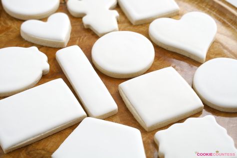 Decorating Icing Recipe, Best Royal Icing Recipe, Royal Icing Cookies Recipe, Easy Royal Icing Recipe, Cookie Countess, Cut Out Cookie Recipe, Iced Sugar Cookies, Meringue Powder, Royal Icing Recipe