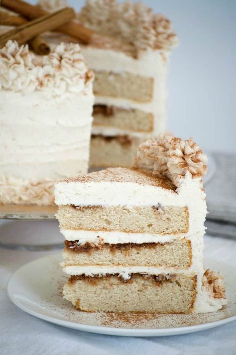 Three Layer Cake, Cinnamon Frosting, Cinnamon Glaze, Layer Cake Recipes, Cinnamon Cake, Cinnamon Roll Cake, Summer Dessert Recipes, Cinnamon Rolls Homemade, Delicious Cake Recipes