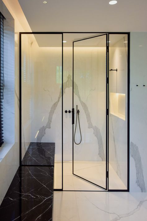 Glass Shower Wall, Shower Door Designs, Bathroom Glass Door, Shower Modern, Framed Shower Door, Shower Box, Glass Shower Enclosures, Inspired Interiors, Shower Cabin