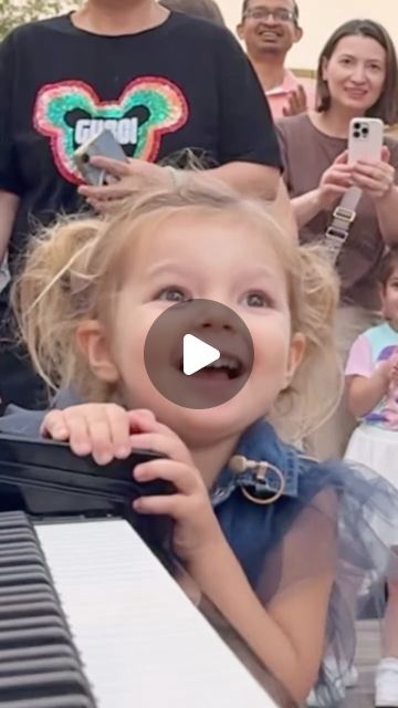 Dancing Children, Sweet Dreams Pictures, Girl Singing, Kids Talent, Baby Singing, Got Talent Videos, Children Praying, Baby Barbie, Kids Singing