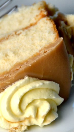 Caramel Cake Recipe ~ starts with a boxed mix that gets doctored up to taste like a homemade vanilla cake. It’s very light textured, which is perfect since it is cloaked in an incredibly rich and sweet caramel icing that hardens up into a delectable shell. Icing That Hardens, Carmel Cake, Homemade Vanilla Cake, Caramel Cake Recipe, Caramel Icing, Caramel Cake, Cake Mix Recipes, Homemade Vanilla, Halloween Desserts