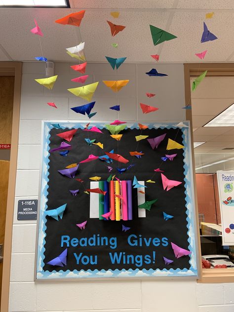 School Library Bulletin Boards, Elementary Bulletin Boards, School Library Displays, Teacher Bulletin Boards, Reading Bulletin Boards, Diy Classroom Decorations, Library Book Displays, Preschool Bulletin, Library Bulletin Boards