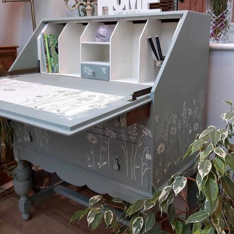 Chalk Paint Furniture Ideas, Paint Furniture Ideas, Bureau Upcycle, Desk Upcycle, Painted Writing Desk, Secretary Desk Makeover, Stenciled Furniture, Ivy Cottage, Bungalow Interiors