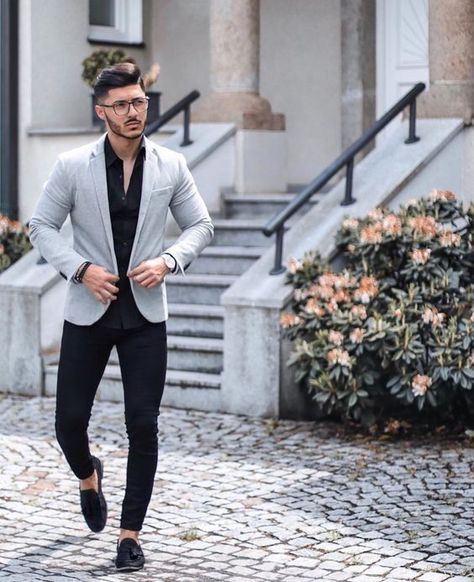 #suits #menswear #menfashion Blazer Gris Outfit Hombre, Grey Blazer Outfit Men, Black Blazer Outfit Men, Bootcut Outfit, Grey Blazer Outfit, Make Up Guide, Blazer And Dress, Light Grey Blazer, Black Dress Shirt