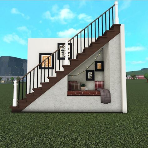 Bloxburg Staircase, Bloxburg Beach House, Blocksburg Room Ideas￼, Bloxburg House Ideas Layout, House Decorating Ideas Apartments, Small House Layout, Simple Bedroom Design, City Layout, Tiny House Layout