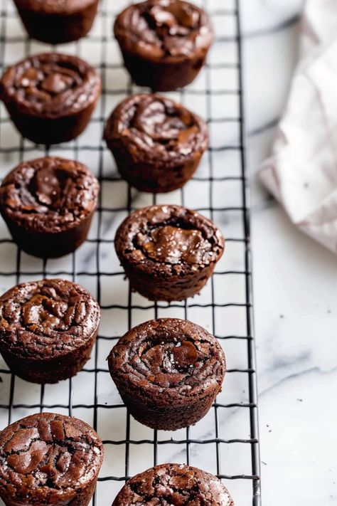 Chocolate Bridal Shower Desserts, Brownie Bites Recipe Minis, Fudgy Brownie Bites, Mini Brownie Bites Christmas, 2 Bite Brownie Recipe, Homemade Brownie Bites, Brownie Bites With Frosting, Mini Muffin Brownie Bites, Individual Brownie Recipe