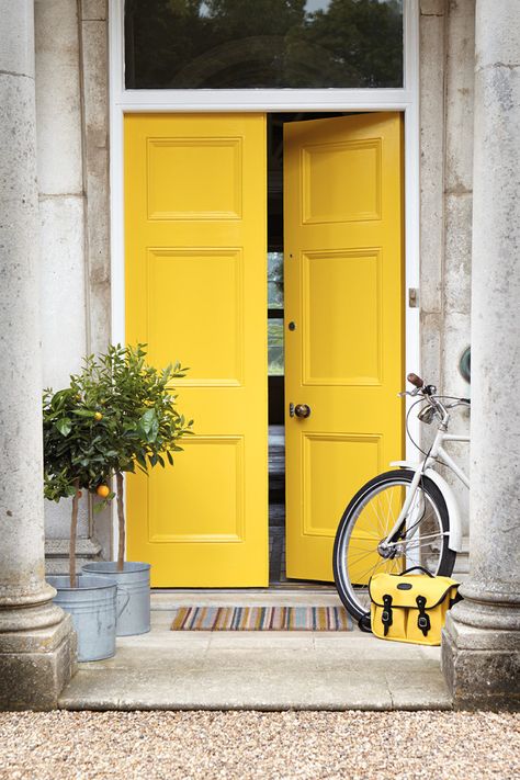 Colourful Front Doors - What they say about you! - Making your HOME beautiful Yellow Vibe, Best Front Door Colors, Yellow Front Doors, Humble Bee, Best Front Doors, Yellow Door, Door Paint Colors, Pintura Exterior, Yellow Doors