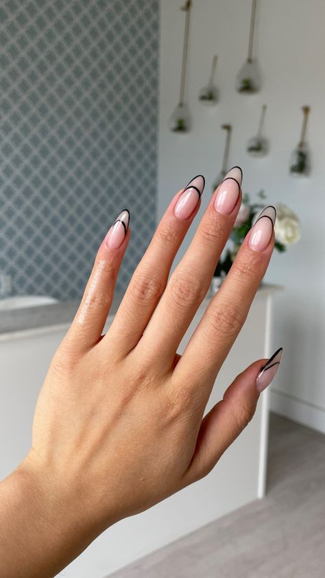 Black French Outline Nails, Black French Tip Outline Nails, Black Outlined French Tip Nails, Pointy Black French Tip Nails, Black Lined Nails, French Nails Outline, Black Outlined Nails, French Nails Minimalist, Outline Almond Nails