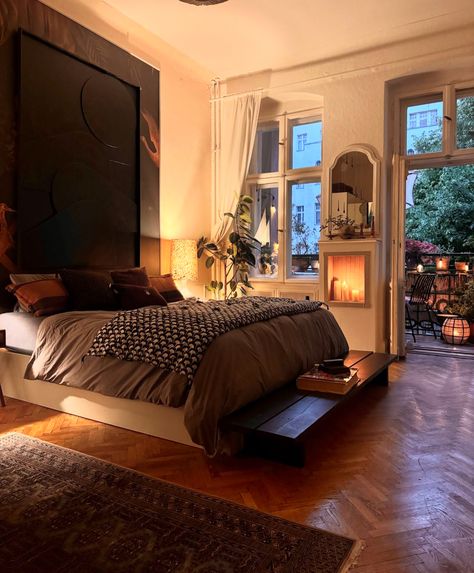 Dark Feminine Bedroom, Berlin Interior, Feminine Room, Diy Home Interior, Feminine Bedroom, Dark Feminine, Bedroom Retreat, Design Bedroom, Bedroom Aesthetic