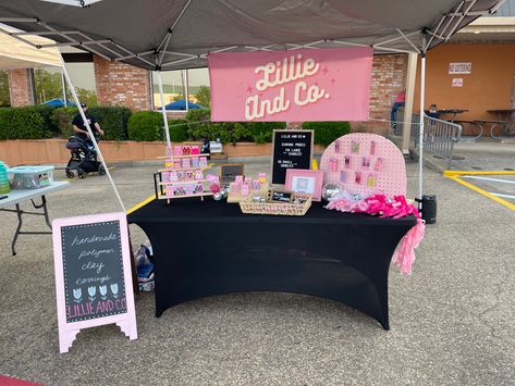 Selling Table Set Up, Interactive Vendor Booth, Small Business Craft Show Display, One Table Market Display, Pop Up Shop Table Display Ideas Makeup, Table Set Up For Vendor Events, Farmers Market Bracelet Display, Pink Vendor Booth Ideas, Vendor Event Set Up