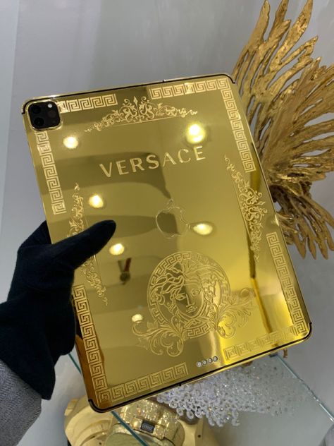 Gold Luxury Jewelry, Ipad Pro 12.9, Luxury Electronics, Bee Pictures Art, Apple Gadgets Iphone, Gold Bullion Bars, Rose Gold Iphone, Gold Phone, Magick Symbols