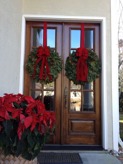 Double Door Wreath Ideas, Door Wreath Ideas, Decor Christmas Ideas, Double Door Wreath, Nordic Winter, Christmas Decor Inspiration, Christmas Interiors, Christmas Porch Decor, Christmas Themes Decorations