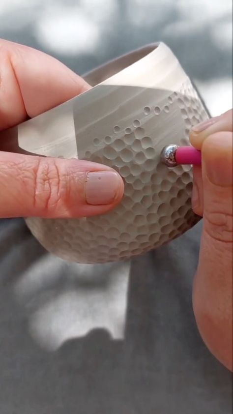 loveinpottery on Instagram: satisfying ceramic decorating process of cups before and after the glaze by @noma_ceramics ! 🙈😘💚 FOLLOW👉 @loveinpottery for more pottery… Ceramic Glasses Pottery, Home Made Pottery Clay, Clay Pottery Designs, Ceramic Mug Texture, Beginner Handbuilding Pottery Ideas, Pottery Cup Design, At Home Pottery Ideas, Diy Pottery Gift Ideas, Pottery Wedding Gift Ideas