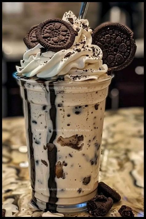 Milk Shake Ideas, Oreo Milkshake Aesthetic, Yummy Looking Food, Milkshakes Aesthetic, Oreo Food, Milkshake Oreo, Sundae Ice Cream, Oreo Milkshake, Yummy Ice Cream