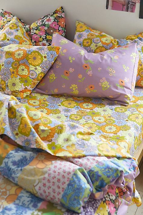 Infuse your space with vibrant pops of color when you wrap up in this patterned sheet set featuring multi-colored retro florals printed allover. Made from a seriously soft cotton-polyester blend that lends a refreshing feel to your bed. Available in sizes Twin XL, Full, Queen and King, each set includes a flat sheet, fitted sheet and pillowcases. Available exclusively at Urban Outfitters. Features Patterned sheet set from UO Home in the softest cotton-poly blend Finished with vibrant florals pri Bedding Sets Full Size, Things To Add To Your Bedroom, Eclectic Bedroom Wall Decor, Cool Bedsheets, Vintage Colorful Home Decor, Urban Outfitters Bedroom Aesthetic, Mixed Pattern Bedding, Wildflower Bedding, Calm Room Aesthetic