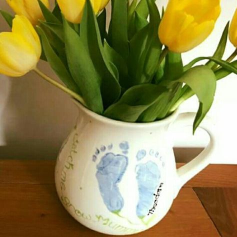 Baby Pottery Painting Ideas, Baby Footprint Art, Handprint Christmas, Baby Keepsakes, Baby Handprint, Baby Painting, Footprint Art, Painted Mugs, Baby Footprints