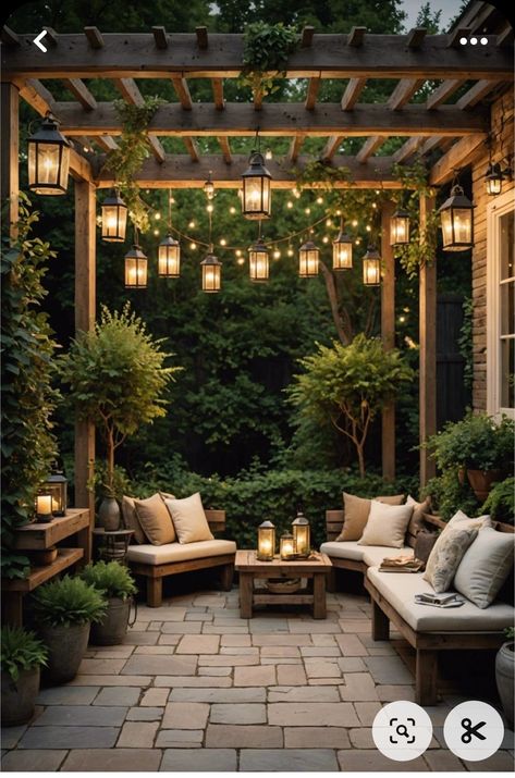 Backyard Patio Modern, Large Outdoor Deck Decorating, Entry Way Ideas Outdoor, Patio Cabana Ideas, Decking Decoration Ideas, Patio With Plants Ideas, Outdoor Patio Pergola Ideas, Outdoor Patio Styling, Back Patio Privacy Ideas