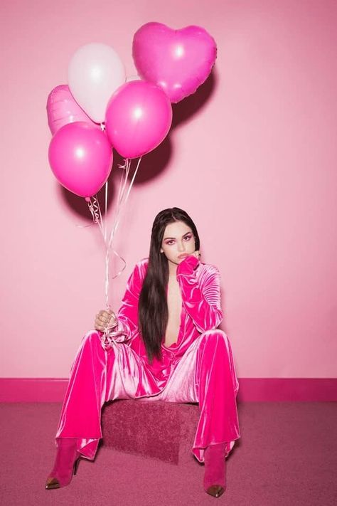 Debut Photoshoot, Valentine Photo Shoot, 21st Birthday Photoshoot, Creative Photoshoot Ideas, Glam Photoshoot, Maggie Lindemann, Fun Photoshoot, Vogue Us, Photoshoot Themes