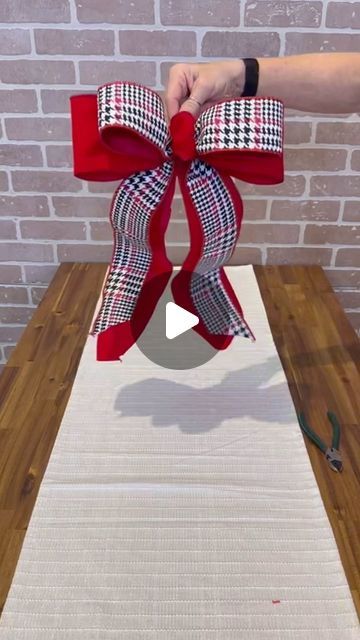 Treetime Christmas Creations on Instagram: "✨ Double Loop Bow How-To with Cassi ✨ Save this technique to use again and again! ♥️ Use this simple how-to to make amazing bows for any season ♥️ You can shop the ribbon we used linked in the video and follow us for more tips and tricks ✨ #bow #bows #bowseason #bowdecor #christmas #christmasdecor #christmasdecoration #christmasdecorations #holidaydecor #holidaydecorations #howto #howtodecorate #diy #diydecor #craft #crafty #craftymom #diycrafts #d Double Ribbon Bow Tutorial, How To Make A Bow For A Wreath, Holiday Bows Diy, Diy Christmas Ribbon Wreath, Diy Wreath Bow Tutorial, Diy Christmas Ribbon, Double Loop Bow, Making Bows For Wreaths, Bows For Presents