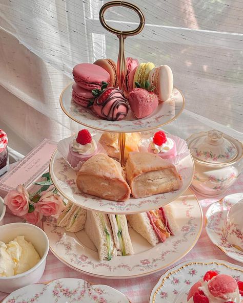 Pastry Desserts Fancy, Tea Party Meals, Themed Afternoon Tea, Afternoon Tea Aesthetic Vintage, Tea Party Tea Recipes, High Tea Sweet 16, Tea Desserts Afternoon, Bridgerton Afternoon Tea, Tea Party Bday Ideas