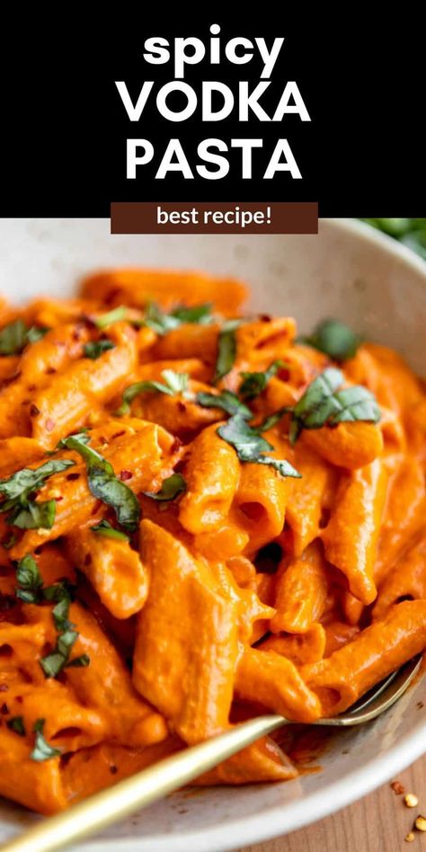 This easy spicy vodka pasta is a healthier take on the famous gigi hadid pasta. This vegan friendly pasta recipe is spicy, with roasted red peppers and perfect for an easy dinner. Spicy Vodka Pasta, Gigi Hadid Pasta, Hadid Pasta, Spicy Pasta Recipes, Quick Vegetarian Dinner, Roasted Red Pepper Pasta, Red Pepper Pasta, Spicy Pasta, Vodka Pasta