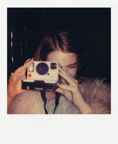 Film Look Photography, Polaroid 600 Pictures, Polaroid Portrait, Polaroid Now, Polaroid 600 Film, Vintage Film Photography, Polaroid Originals, Film Camera Photography, Polaroid 600