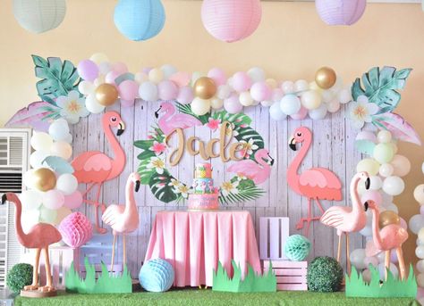 Flamingo Flamingo Decorations Party Birthday, Flamingo Themed First Birthday Party, Flamingo Birthday Decor, Flamingo Birthday Ideas, Flamingo Themed Party Backdrop, Birthday Stage Design, Flamingo Birthday Party Decorations Diy, Flamingo Decorations Party, Flamingo Themed Party Decoration