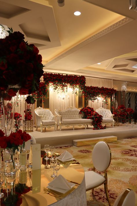 Red And White Wedding Venues, Red Rose Stage Decoration, Red Reception Decorations, Pakistani Baraat Decor, Wedding Red Theme Decor, Asian Wedding Dress Red, Pakistani Wedding Decoration Barat, Red Wedding Stage Decor, Barat Decoration Pakistani