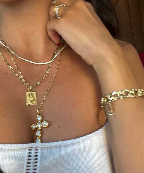 Gold Jewelry Chunky, Stack Necklaces, Stack Jewelry, Latina Jewelry, Chunky Gold Jewelry, Jewelry Stack, Dope Jewelry Accessories, Chunky Necklaces, Gold Girl