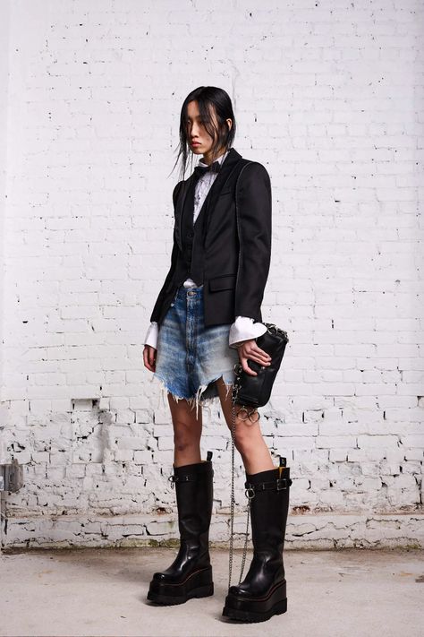 R13 Fall 2023 Ready-to-Wear Collection | Vogue Demin Shorts, Grungy Style, Fall 2023 Ready To Wear, Black Tie Party, Jeans Petite, 2023 Ready To Wear, Tuxedo Blazer, Fall 2023, 가을 패션