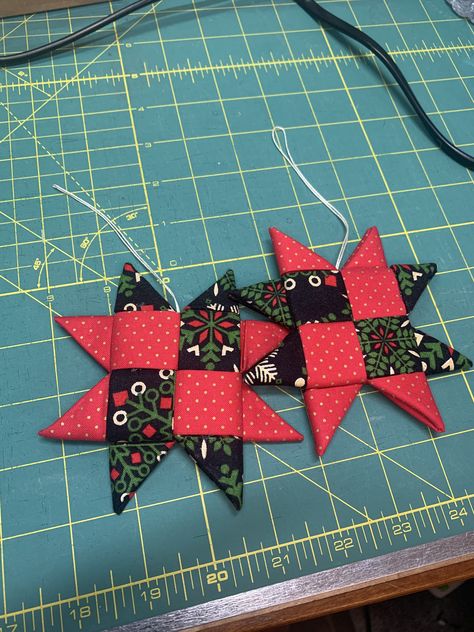 How to Make a No-Sew Fabric Star or Scandanavian Star Ornament - Flowers Paper Craft, Fabric Christmas Decorations, Sewn Christmas Ornaments, Christmas Decorations Sewing, Fabric Star, Christmas Fabric Crafts, Christmas Sewing Projects, Easy Paper Flowers, Folded Fabric Ornaments