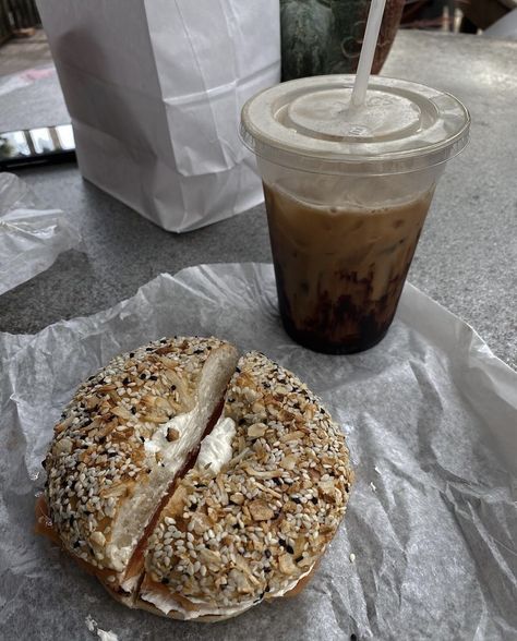 Everything Bagel Aesthetic, Bagel Aesthetics, Aesthetic Bagel, Bagels Aesthetic, Meal Aesthetic, Bagels Nyc, Banana Brownies, Beautiful Energy, French Breakfast