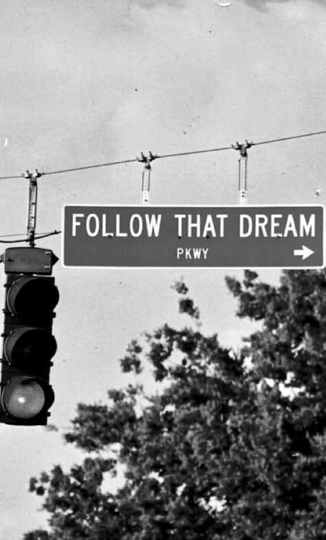 Follow That Dream Pkwy ~ 7 mile stretch of Florida hwy 40, running from Inglis through Yankeetown to the Gulf of Mexico (named for the eponymous Elvis Presley movie filmed in the area in 1961 ☛ http://iml.jou.ufl.edu/Homepages/f2000/Clark/page1.htm ☛ http://beachbummz.blogspot.ca/2010/12/elvis-and-follow-that-dream-parkway.html • photo: mryoungmillionaire on Flickr Istoria Artei, Black And White Photo Wall, Foto Tips, Bohol, Zooey Deschanel, Hrithik Roshan, Black And White Aesthetic, Pics Art, White Aesthetic