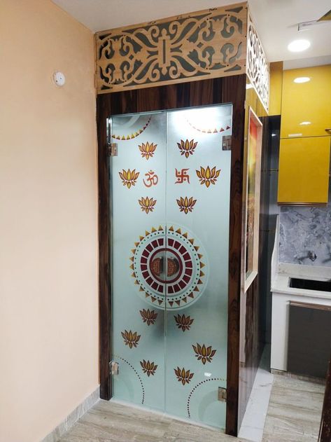 Temple Glass, Pooja Door Design, Window Glass Design, Glass Door Design, Decor Christmas Home, Aesthetics Home Decor, Indian Room Decor, Interior Design Videos, Tv Unit Interior Design