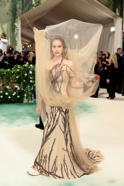 (1) Met Gala 2024 Live Updates from the Red Carpet: Coverage, News & Highlights | Vogue Scott Rohlfs, Red Carpet Celebrities, Gala Outfits, Gala Themes, Met Gala Outfits, Gala Outfit, Gala Fashion, Met Gala Red Carpet, A$ap Rocky