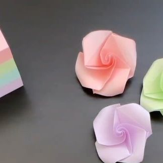 #osmcrafts on Instagram: "Making of Rose with sticky notes🌹 . . . . . . . . . . © - @gohlikim . . . . . #wrapping #diy #diycrafts #crafttutorial #crafting #craft #bhfyp #papercrafts #reels #reelsremix #craftvideos #feelitreelit #reelitfeelit" Flower Projects For Kids, Paper Flower Projects, Flower Projects, Paper Wall Decor, Paper Wall Hanging, Paper Home, Diy Origami, Craft Tutorial, Post It Notes