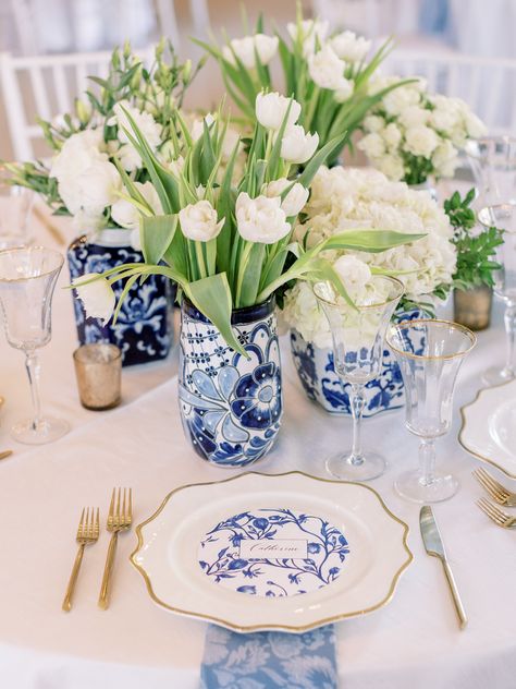 Cathy + Stephen's Upscale Blue-and-White Garden Wedding — Wedfully Yours Events & Design Blue And White Wedding Theme, Blue Willow Wedding, Shades Of Blue Wedding, Blue And White Tablescapes, Chinoiserie Wedding, Porcelain Wedding, Blue White Weddings, Tulip Wedding, Altar Arrangement