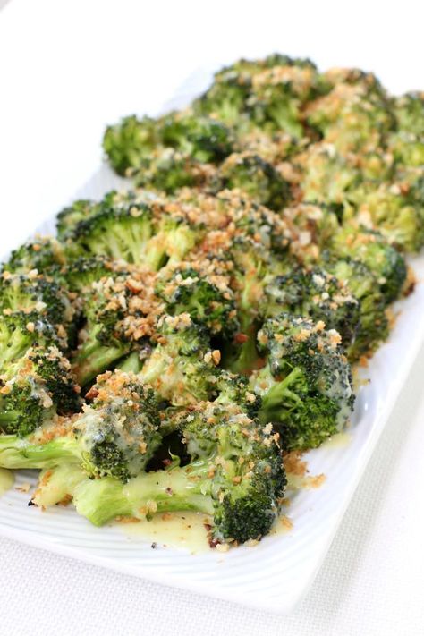 Roasted Broccoli with Buttery Bread Crumbs is a great way to make broccoli taste the best it can. You'll be roasting broccoli from now on! Recipes With Bread Crumbs, Recipes With Bread, Raclette Originale, Galette Des Rois Recipe, Bread Crumbs Recipe, Easter Side Dishes, Sloppy Joe, Roasted Broccoli, S'mores