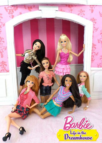 Life in the Dreamhouse <3 | por ShuiiMedina American Girl Doll Room, Life In The Dreamhouse, Baby Dolls For Toddlers, Barbie Doll Set, Barbie Sets, Barbie Fashionista Dolls, Barbie Doll House, Barbie Life, Barbie Toys