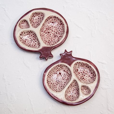 Jewelry + Jewelry Dishes – Melike Carr Seed Clusters, Ceramic Jewelry Dish, Pomegranate Jewelry, Sculpture Art Clay, Clay Crafts Air Dry, Pottery Crafts, Diy Pottery, Ceramics Ideas Pottery, Hand Painted Ceramic