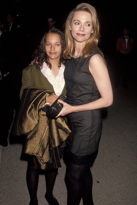 Peggy Lipton & Rashida Jones  - Like Mother, Like Daughter: 11 Famous Moms And Their Celebrity Offspring 1970s Celebrities Style Icons, Celebs At Award Shows, Famous Mothers And Daughters, Famous Vegans Celebrities, Peggy Lipton, Lynn Whitfield, Glamorous Women, Donna Mills, Star Kids