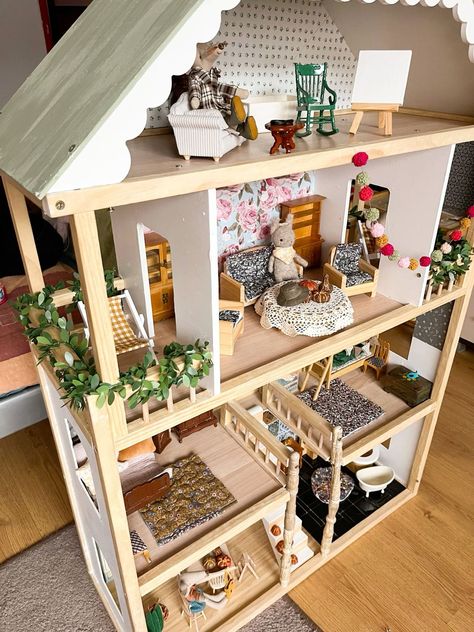 Homemade Doll House Furniture, Home Made Dollhouse, Kidkraft Doll House Makeover, Sylvanian House Makeover, Renovated Dolls House, Home Made Dolls House, Dolls House Renovation, Dolls House Makeover, Kidcraft Dollhouse Makeover Diy