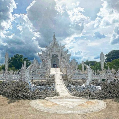 💀 The white temple Chiang Rai, Thailand 📸 @aaron_travels_thailand #thailand #chiangrai #thai #whitetemple #travelthailand #thaifood #thaiculture #thaiboxing #thaihistory #animalsofthailand #thailandtravel White Temple Thailand, Thailand Temple, Chiang Rai Thailand, Temple Thailand, White Temple, Chiang Rai, Cosmic Horror, Thailand Travel, The White